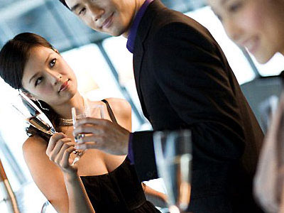 Chiêu "độc" của người vợ có chồng thích "trăng hoa"