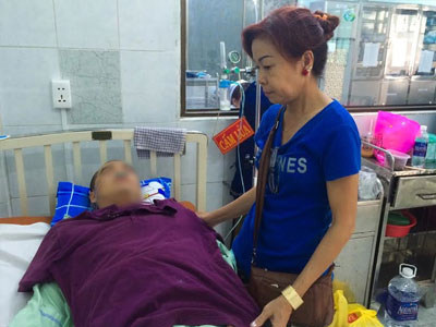 Mẹ tài xế GrabBike bị xe ôm đâm gục ở Sài Gòn: "Nhìn con máu me đầy người, lòng tôi đau như dao cắt"