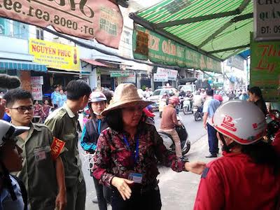 Nữ chủ tịch phường mềm mỏng vận động, dân tự giác trả lại vỉa hè