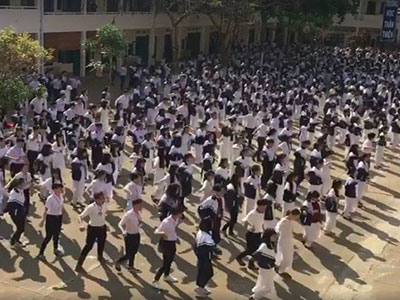Thú vị màn nhảy tập thể "Bống bống bang bang" của học sinh Gia Lai