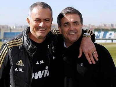 Trợ lý của HLV Mourinho ra điều kiện khủng để đến V-League