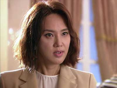 Vợ ngất lên ngất xuống vì vừa đi công tác 1 tháng về đã phát hiện chồng đã "sắm" xong vai chú rể