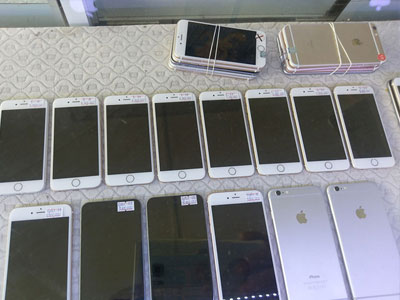Cửa hàng lớn bé thay nhau "phá giá" iPhone vì ế ẩm