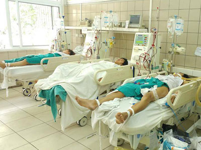 Hà Nội: Một người đàn ông ở phố Vọng tử vong do ngộ độc rượu methanol