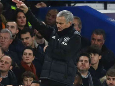 Mourinho đáp trả CĐV Chelsea: "Judas vẫn là số một"