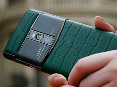 Vertu đổi chủ lần 3 trong 5 năm, về tay "kẻ thù" của Nokia