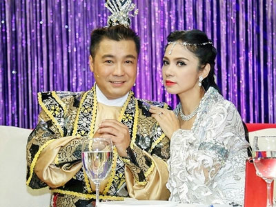 Việt Trinh hóa Bạch Xà, đùa nghịch bên Lý Hùng