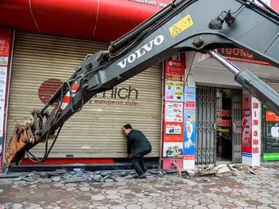 Xe phá bê tông cỡ lớn phá bậc tam cấp lấn vỉa hè