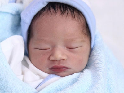 Bé gái sơ sinh đẹp như thiên thần bị mẹ bỏ rơi ở bệnh viện TP.HCM