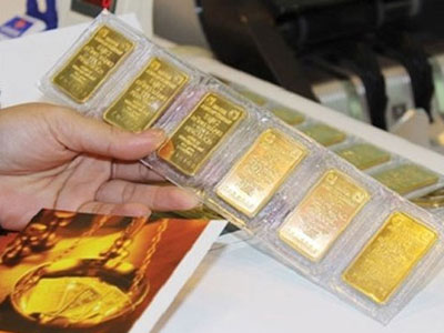 Giá vàng hôm nay 15/3: Lặng sóng chờ "cơn bão" lớn