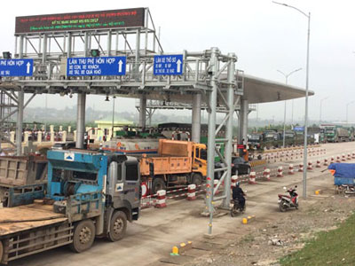 Người dân chặn xe, trạm BOT ở Phú Thọ dừng thu phí