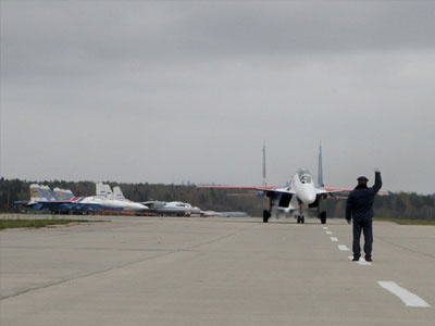 Phi đội tiêm kích Su-30SM thẳng tiến đến Việt Nam, ít giờ nữa sẽ hạ cánh tại Nội Bài