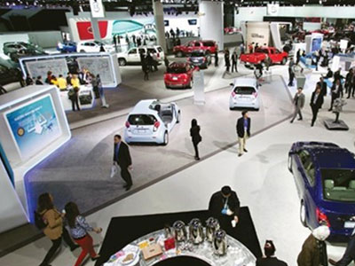 Ô tô BMW, Mercedes đồng loạt tăng giá gần gấp đôi