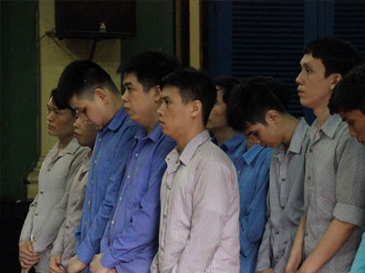 Cận kề án tử, bị cáo đánh chết bạn tù xin đổi luật sư