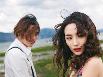 Chẳng hiểu sao bạn gái mua được nhà và xe hơi trong khi yêu tôi