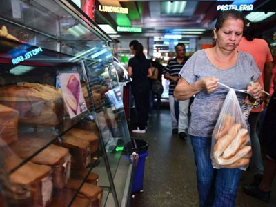 "Cuộc chiến bánh mì": Venezuela bắt 4 chủ tiệm giữa siêu lạm phát