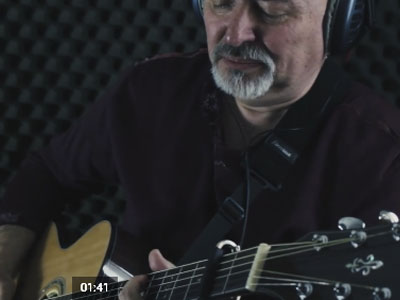 Danh cầm Igor Presnyakov cover, hát theo "Lạc trôi" của Sơn Tùng M-TP