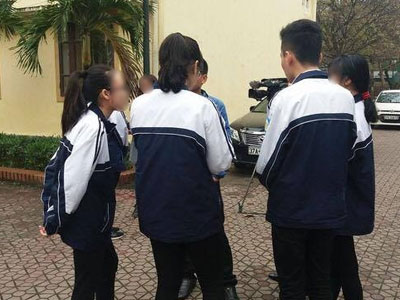 Vụ giám thị bị tố gian lận khi coi thi: Nhóm thí sinh trực tiếp chứng kiến sự việc nói gì?