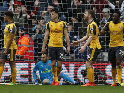 Arsenal thảm bại trước West Brom