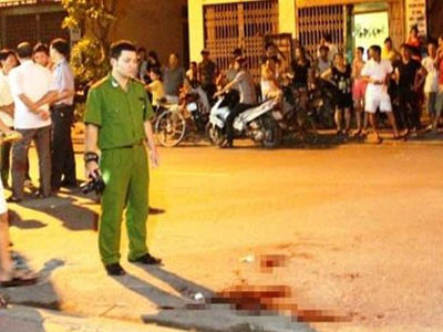 Cầm dao thách bạn gái đâm, nam thanh niên chết oan mạng
