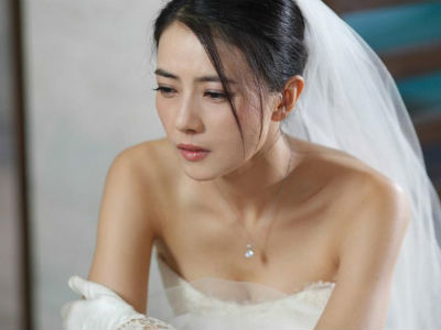 Cô dâu “rụng rời” vì người yêu cũ của chú rể đến đòi tiền “nuôi ong tay áo” ngay giữa lễ cưới