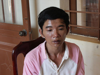 Gã cha mất nhân tính dụ cho điện thoại để xâm hại con gái ruột