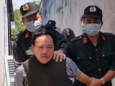 Khởi tố người đâm thủng bụng sếp