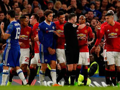 Man United chính thức nhận án phạt vì sự cố với Chelsea ở FA Cup