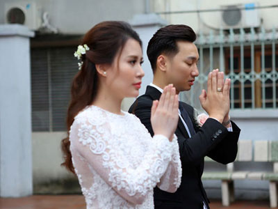 Vợ 9X của MC Thành Trung khoe ảnh lễ rước dâu