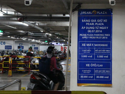 Gửi 2 xe máy hơn 5 ngày tốn 1,2 triệu đồng?