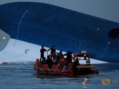 Hàn Quốc trục vớt phà Sewol tìm 9 người mất tích