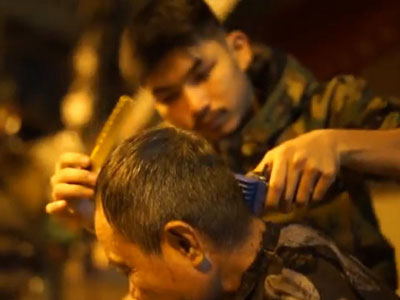 Sao “Bụi đời chợ Lớn” cắt tóc miễn phí cho người vô gia cư