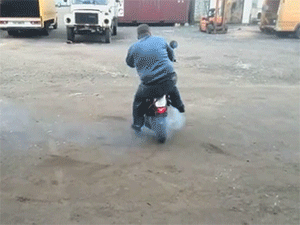 Video: Dở khóc dở cười với những pha "bốc đầu" hỏng của các "quái xế"