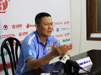 Bầu Đức quyết định tương lai HLV Nguyễn Quốc Tuấn