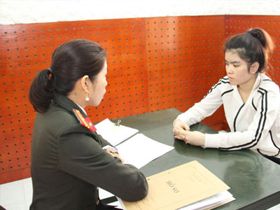 Cặp tình nhân điều hành đường dây xuất cảnh trái phép