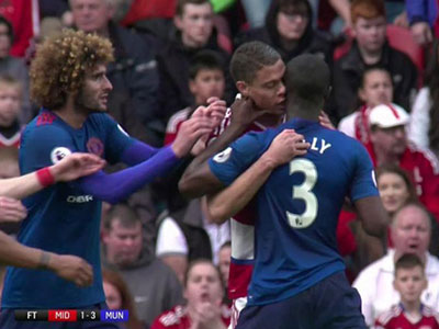 Cầu thủ Middlesbrough bị nghi có ý định cắn Eric Bailly
