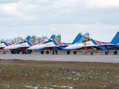 Hình ảnh phi đội Su-30SM dũng mãnh tại Nội Bài
