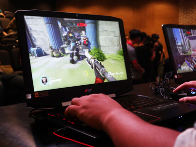 Laptop chơi game giá 21 triệu đồng
