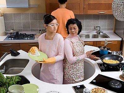 Phải cãi nhau thường xuyên với gia đình chồng khiến tôi mệt mỏi