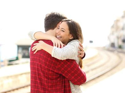 Bạn có biết: Ý nghĩa thực sự của những cái ôm?