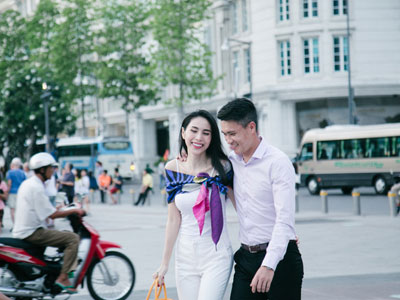 Công Vinh - Thủy Tiên tình tứ trong phóng sự đặc biệt của kênh truyền hình thế giới