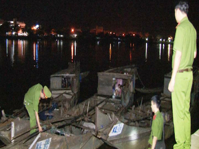 Huế phát hiện 3 thuyền khai thác cát trái phép trên sông Hương