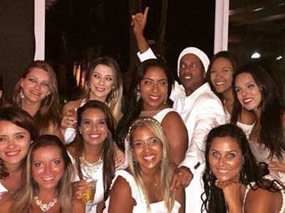 Ronaldinho & những đêm trường hoan lạc bunga bunga