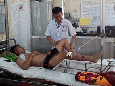 Cảnh sát cơ động bị "quái xế" tông xe chấn thương sọ não