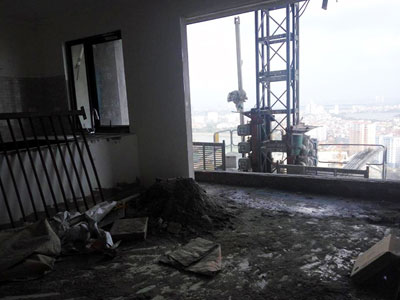 Hà Nội: Háo hức nhận nhà, nhiều cư dân tá hỏa khi chung cư vẫn là... bãi "chiến trường"