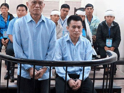Ông lão ngoài 70 tuổi dùng xiên đâm chuột sát hại cháu ruột