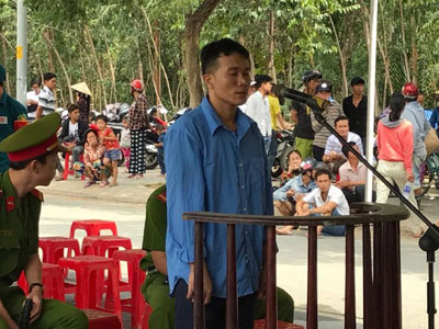 Phản ứng vì tưởng bị sàm sỡ, cô gái bị đâm chết