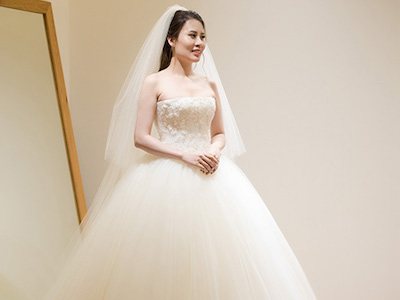 Vợ Thành Trung diện bộ soiree 200 triệu trong đám cưới