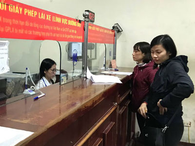 Hà Nội yêu cầu cán bộ chào hỏi, tươi cười khi tiếp dân