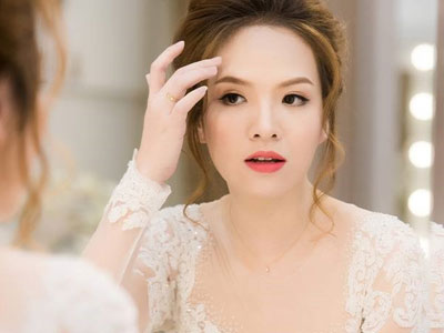 Mặc thế này, ai tin "cô gái thời tiết" Đan Lê đã 2 con